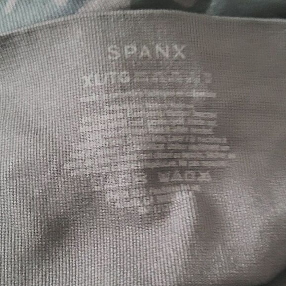 Spanx Look at Me Now Seamless Leggings in Black & Grey Camo Size XL - Picture 2 of 8